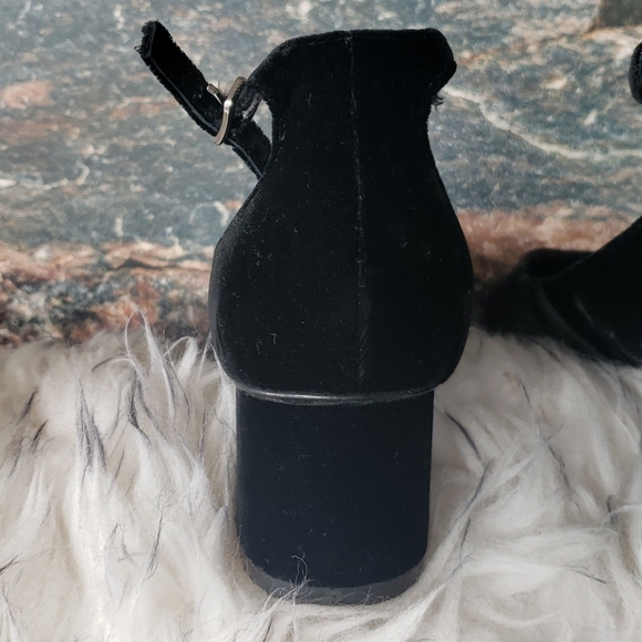 Sigerson Morrison Kairos Velvet Pumps - Picture 8 of 8